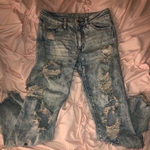 American Eagle Light Wash Skinny Jeans